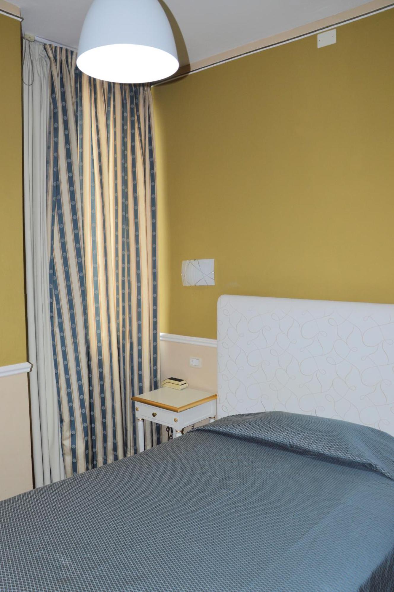 Nouvel Hotel Des Bains Пезаро Номер фото