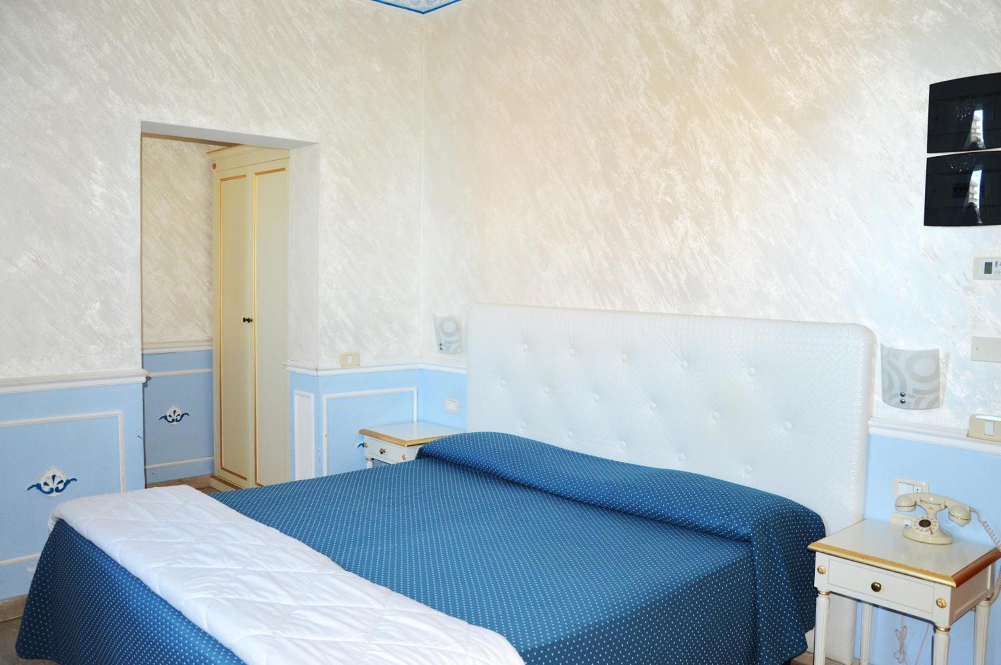 Nouvel Hotel Des Bains Пезаро Номер фото