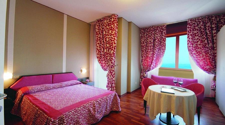 Nouvel Hotel Des Bains Пезаро Экстерьер фото