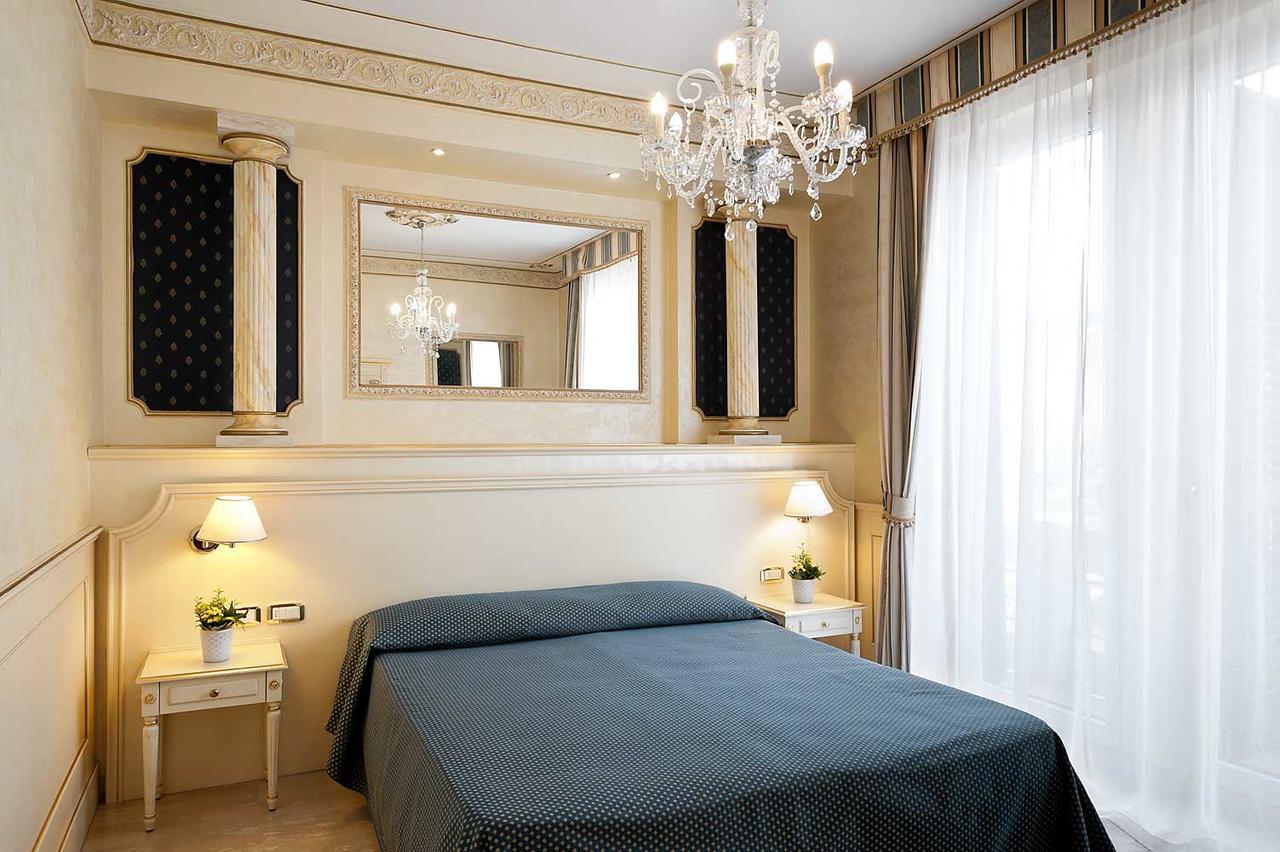Nouvel Hotel Des Bains Пезаро Экстерьер фото