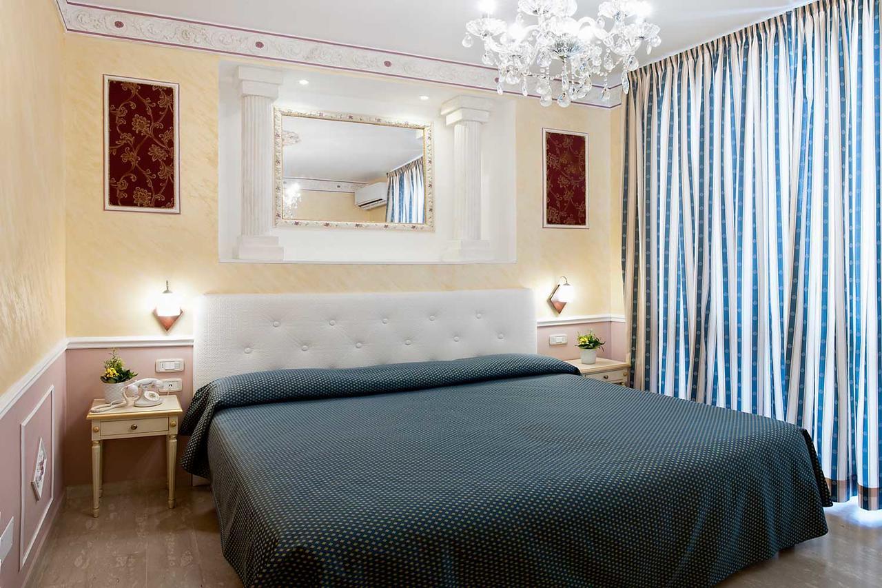 Nouvel Hotel Des Bains Пезаро Экстерьер фото